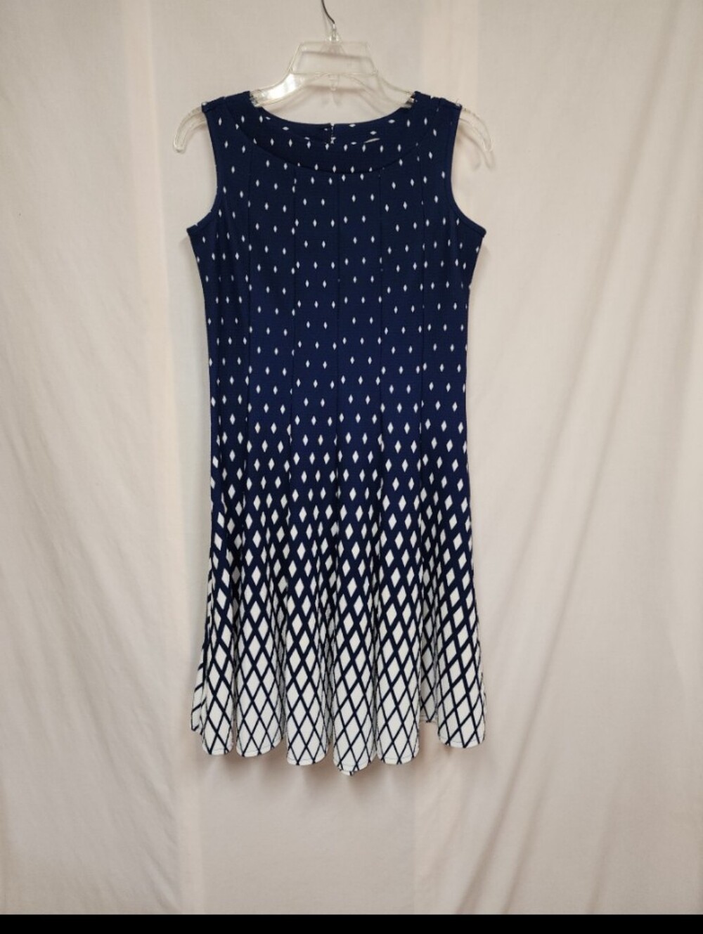 Haani womens petite size small navy blue white diamond print dress